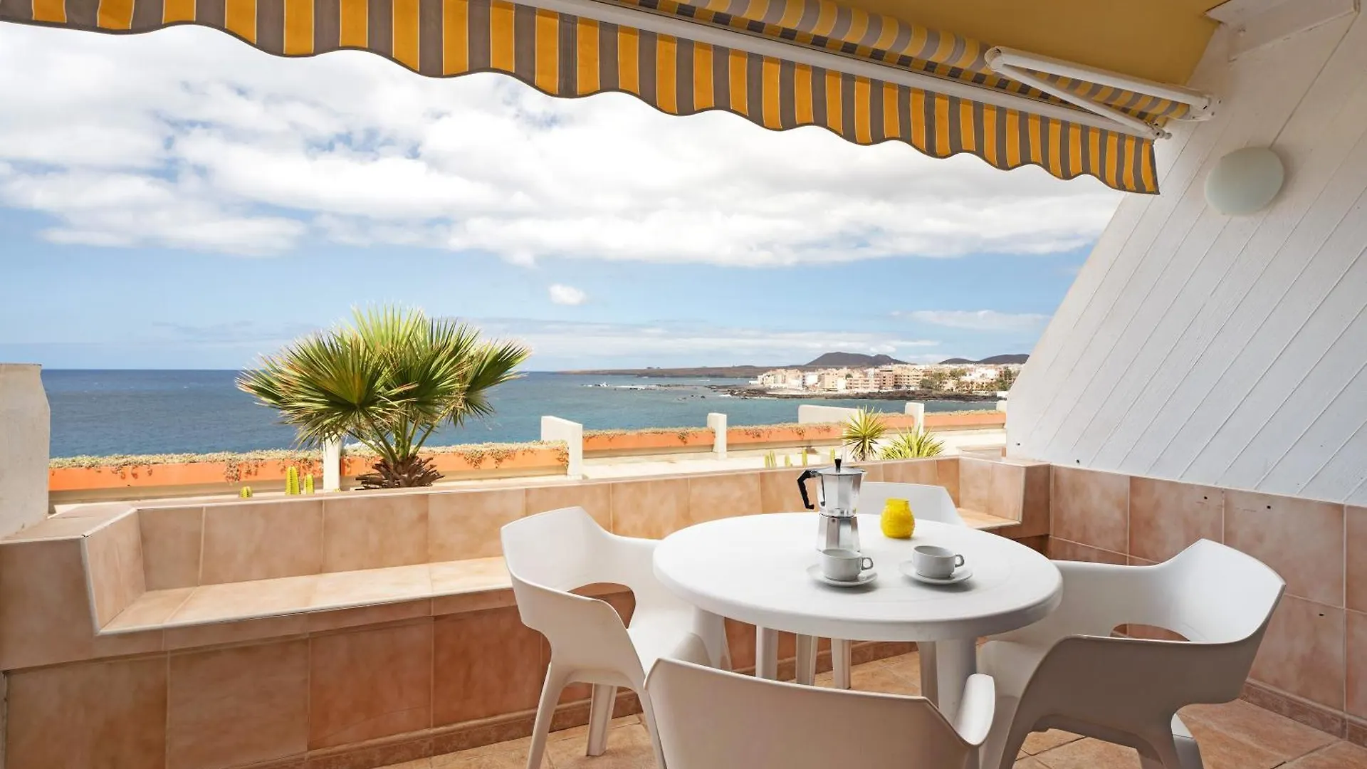 Апартаменты Apto 108 Wonder Located In Front Of The Sea With Swimming Pool Арона Испания