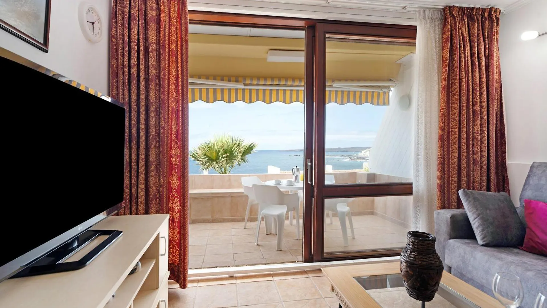 阿罗纳Apto 108 Wonder Located In Front Of The Sea With Swimming Pool公寓